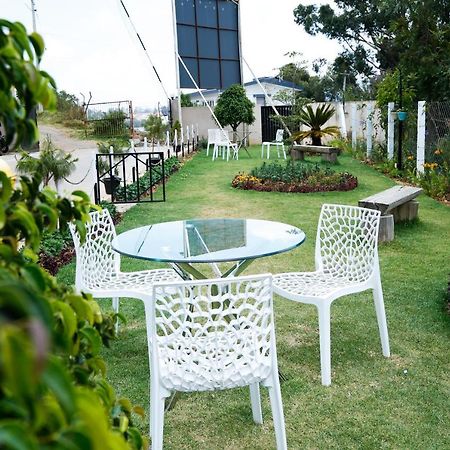 Paradise Perfect - Non Smoking Non Alcoholic No Unmarried Couples Ooty Exterior foto